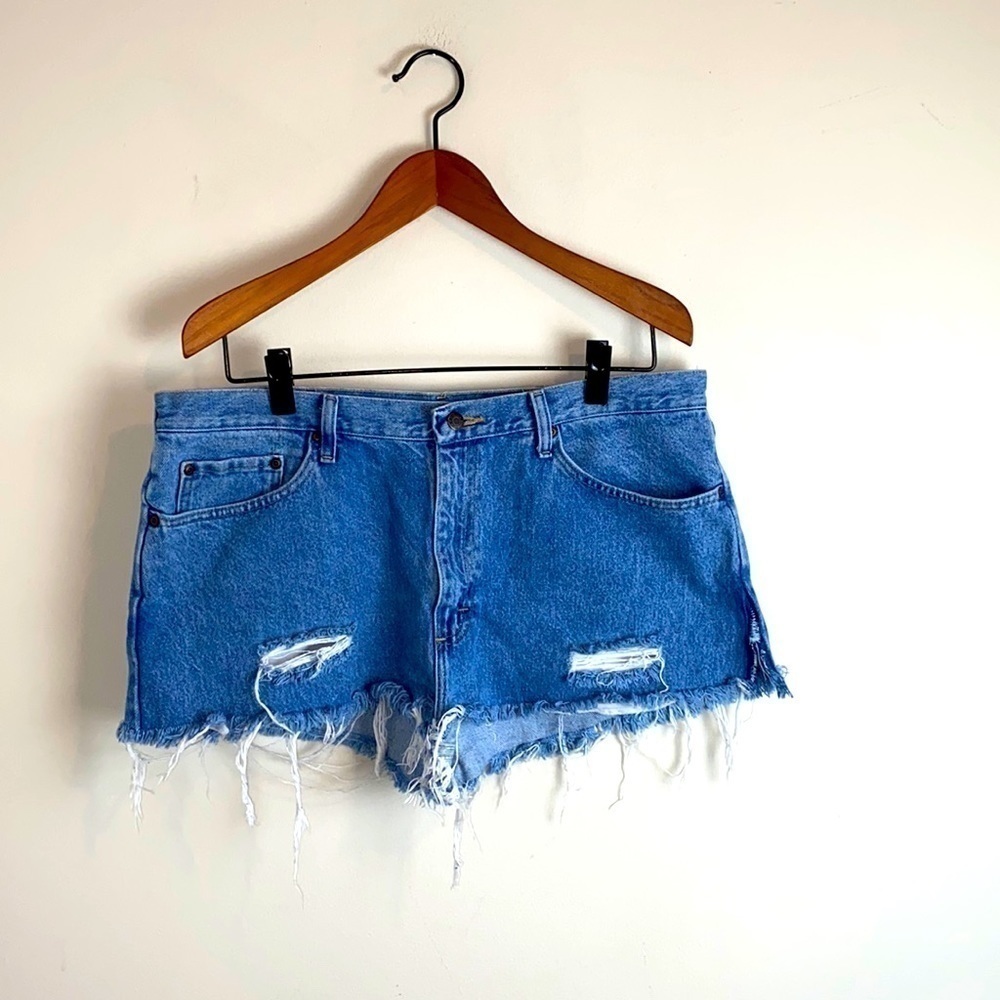 VINTAGE WRANGLER cut off distressed high waisted jean shorts size 38 waist